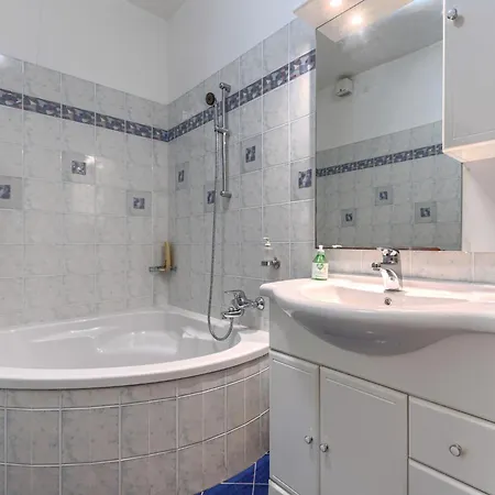 Lorena By Interhome ブイェ